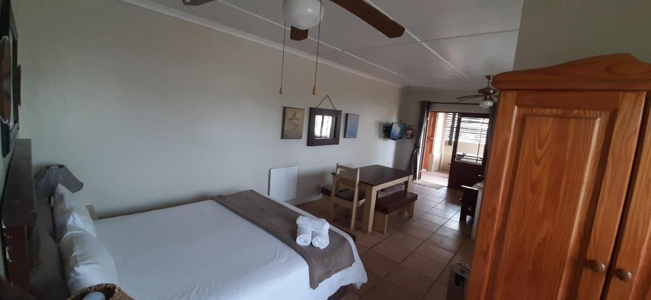 Tourist Lodge Gansbaai Exteriör bild