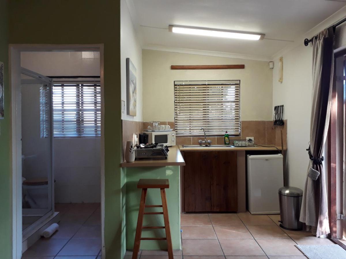 Tourist Lodge Gansbaai Exteriör bild