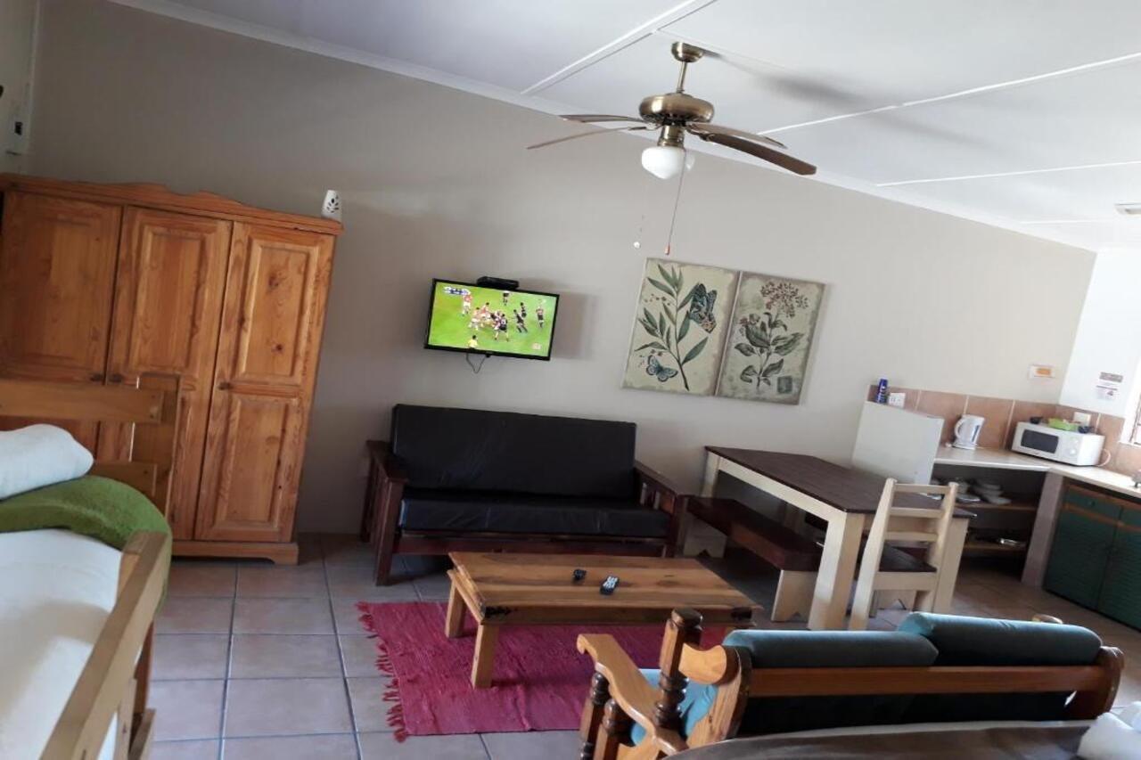 Tourist Lodge Gansbaai Exteriör bild